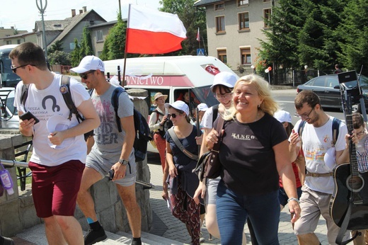 (Dłuższy) postój pielgrzymów hałcnowskich w Wilamowicach - 2019