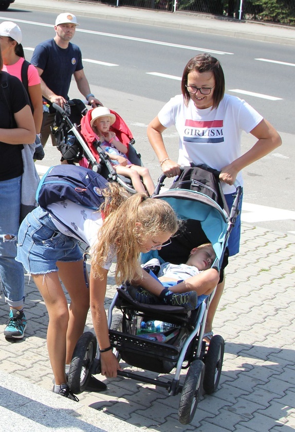 (Dłuższy) postój pielgrzymów hałcnowskich w Wilamowicach - 2019