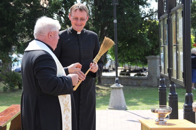 (Dłuższy) postój pielgrzymów hałcnowskich w Wilamowicach - 2019