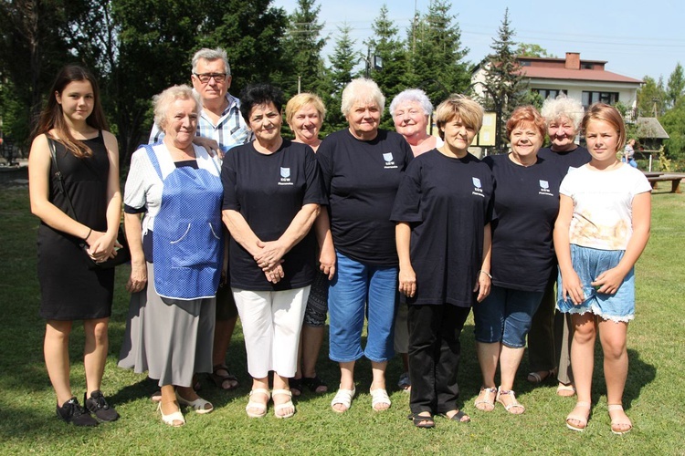 (Dłuższy) postój pielgrzymów hałcnowskich w Wilamowicach - 2019