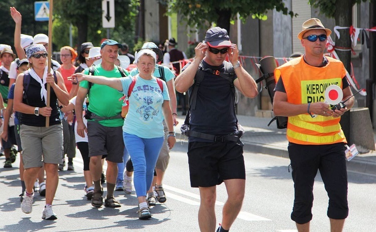 Grupa 9 - wyjście pielgrzymów hałcnowskich z Wilamowic 2019