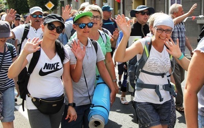 Grupa 5 i 7 - wyjście pielgrzymów hałcnowskich z Wilamowic 2019