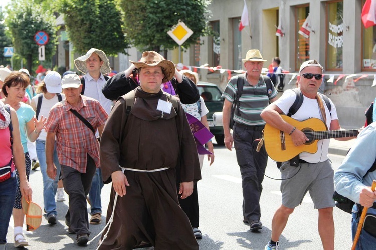 Grupa 2 - wyjście pielgrzymów hałcnowskich z Wilamowic 2019