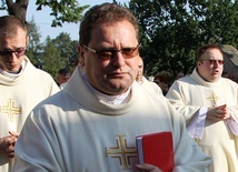 Ks. Damian Koryciński - główny przewodnik pielgrzymki bielsko-żywieckiej.