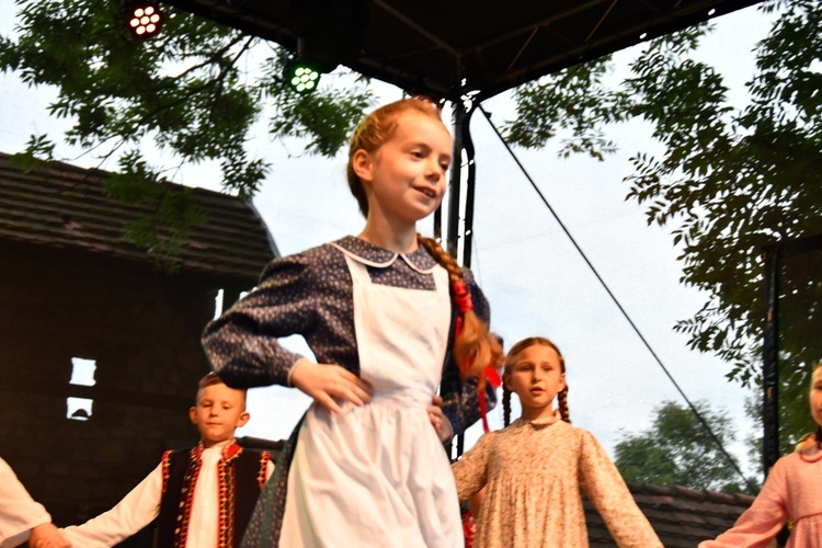 Wprowadzenie relikwii świętych dzieci fatimskich do sądeckiej fary