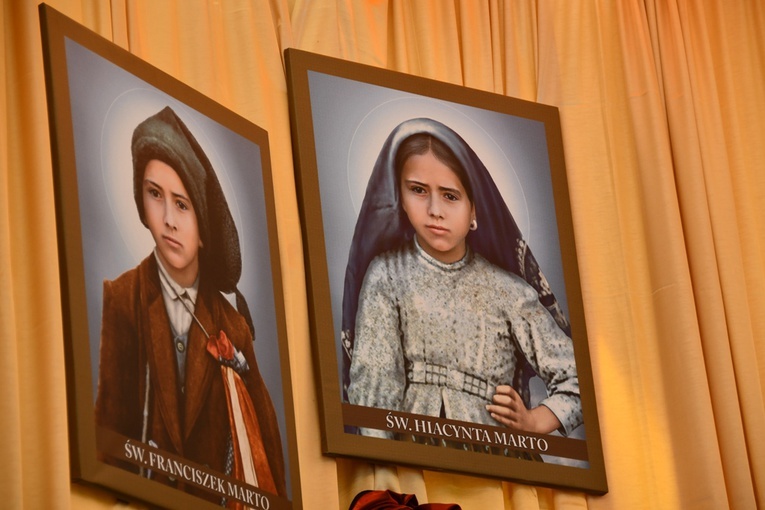 Wprowadzenie relikwii świętych dzieci fatimskich do sądeckiej fary