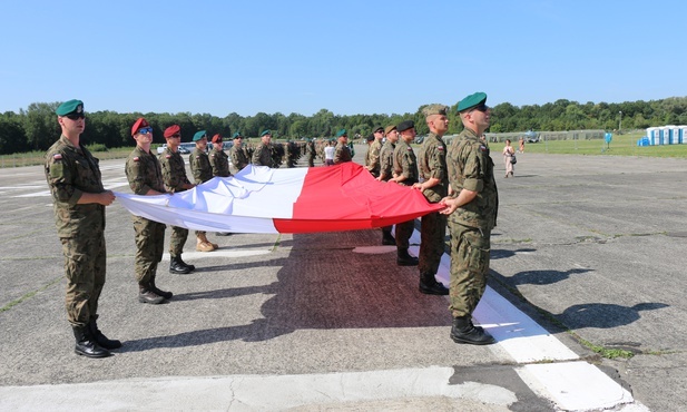 Ćwiczenia żołnierzy na lotnisku Katowice-Muchowiec