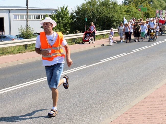 Kolumna z Opoczna na radomskiej pielgrzymce