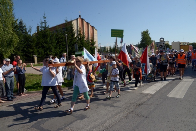 Kolumna z Opoczna na radomskiej pielgrzymce