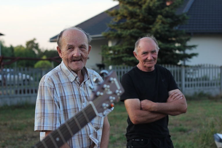 Apel grupy Granatowej i Białej