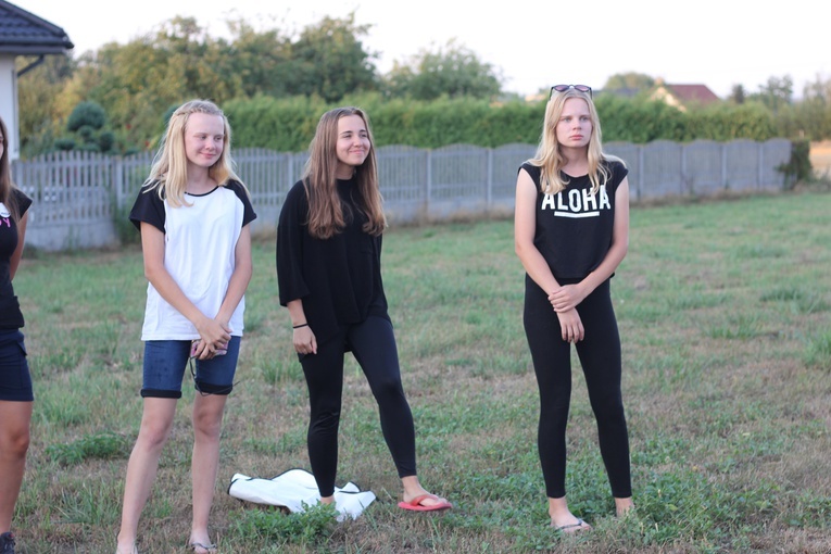 Apel grupy Granatowej i Białej