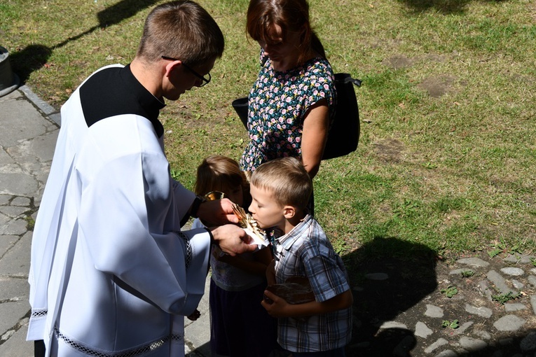 Wprowadzenie relikwii bł. Hanny Chrzanowskiej do sądeckiej fary