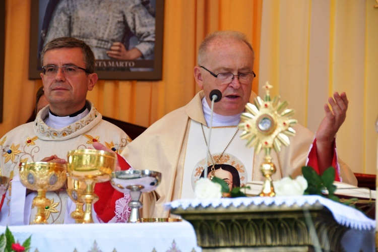 Wprowadzenie relikwii bł. Hanny Chrzanowskiej do sądeckiej fary