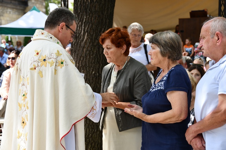 Wprowadzenie relikwii bł. Hanny Chrzanowskiej do sądeckiej fary