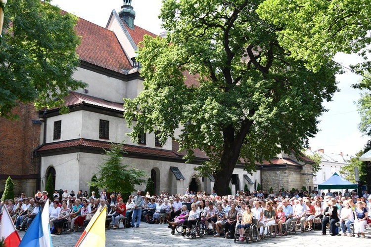 Wprowadzenie relikwii bł. Hanny Chrzanowskiej do sądeckiej fary