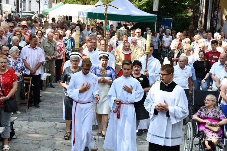 Wprowadzenie relikwii bł. Hanny Chrzanowskiej do sądeckiej fary