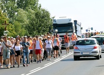 W programie pielgrzymki każdego dnia pątnicy modlą się w różnych wspólnych intencjach. Modlili się również za biskupów i księży.