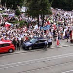 Modlitwa w intencji abp. Marka Jędraszewskiego pod oknem papieskim 