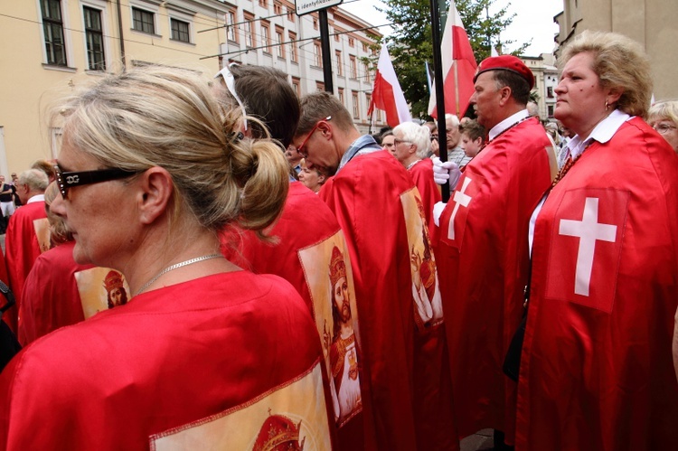 Modlitwa w intencji abp. Marka Jędraszewskiego pod oknem papieskim 