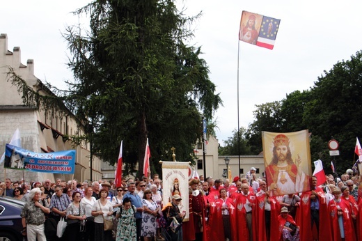 Modlitwa w intencji abp. Marka Jędraszewskiego pod oknem papieskim 