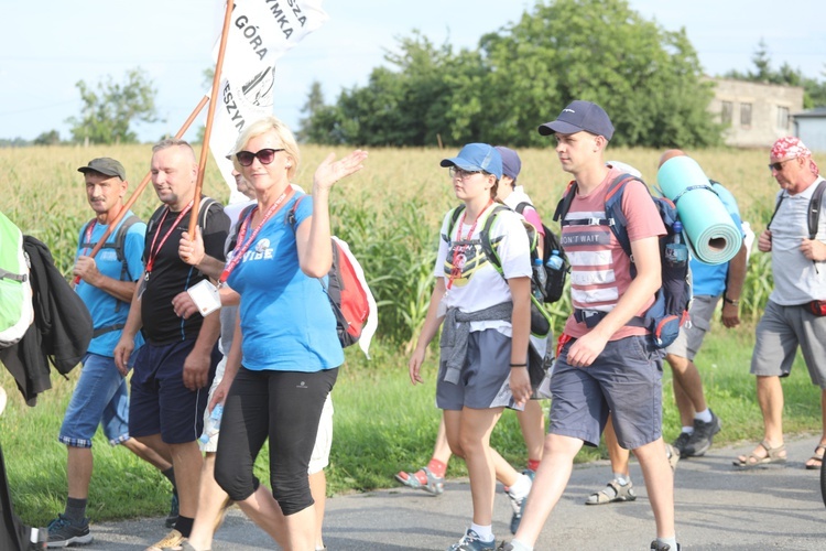 28. Pielgrzymka Cieszyńska 2019 na trasie - w Bziu Zameckim