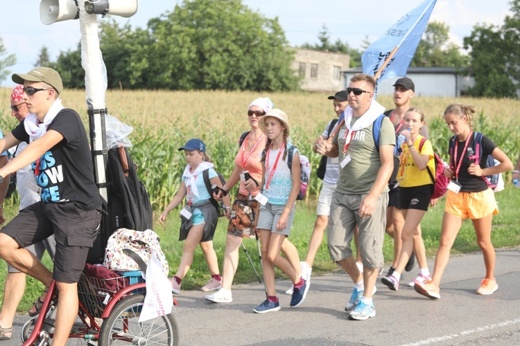 28. Pielgrzymka Cieszyńska 2019 na trasie - w Bziu Zameckim