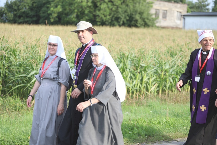 28. Pielgrzymka Cieszyńska 2019 na trasie - w Bziu Zameckim