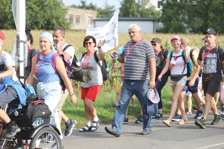 28. Pielgrzymka Cieszyńska 2019 na trasie - w Bziu Zameckim