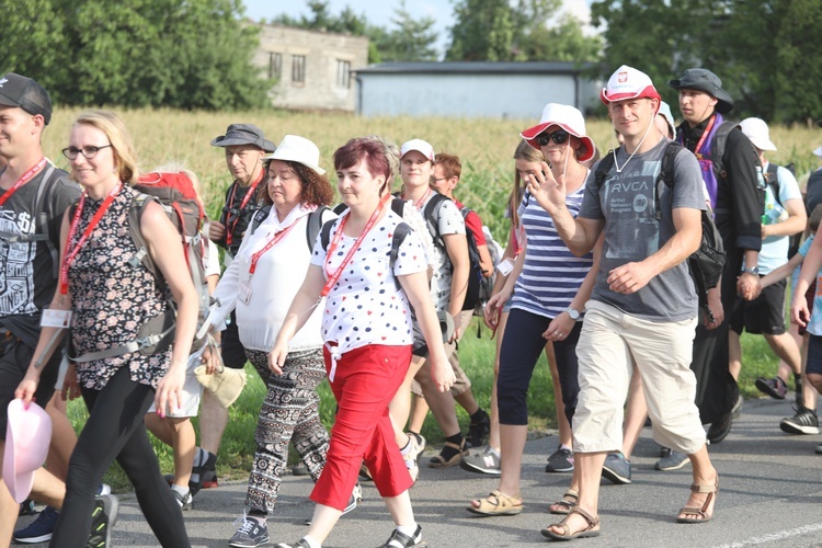 28. Pielgrzymka Cieszyńska 2019 na trasie - w Bziu Zameckim