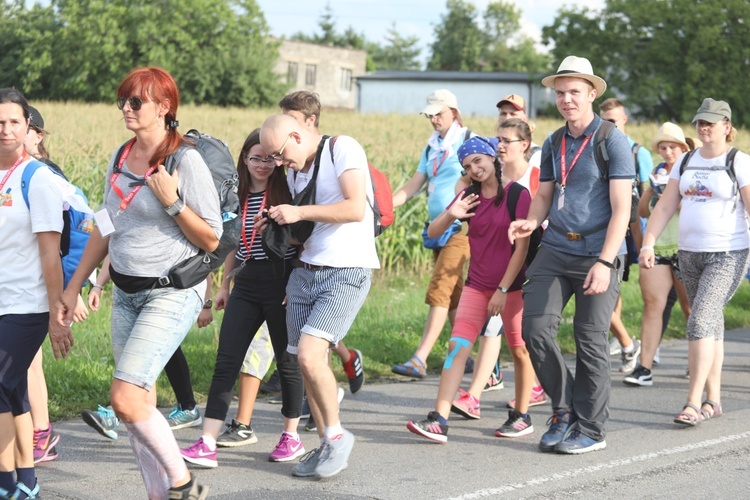 28. Pielgrzymka Cieszyńska 2019 na trasie - w Bziu Zameckim