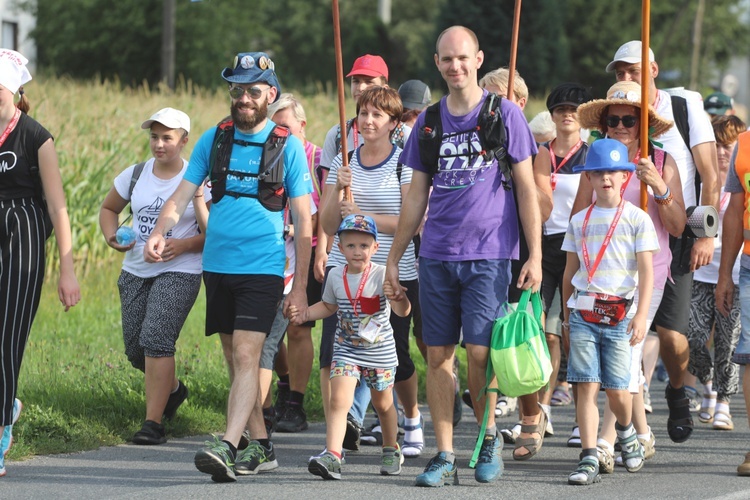 28. Pielgrzymka Cieszyńska 2019 na trasie - w Bziu Zameckim