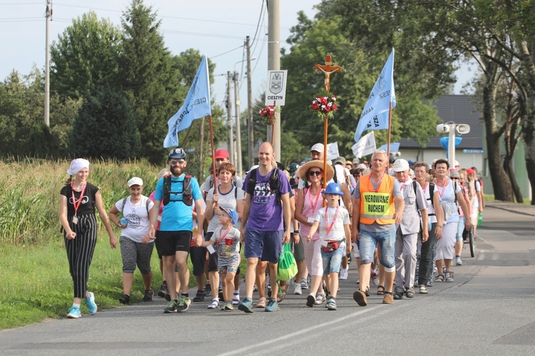 28. Pielgrzymka Cieszyńska 2019 na trasie - w Bziu Zameckim