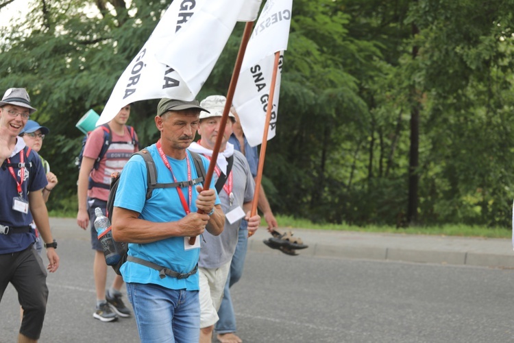 28. Pielgrzymka Cieszyńska 2019 na trasie - w Bziu Zameckim