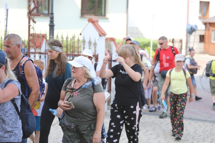 Pielgrzymi hałcnowscy w gościnie w Bielanach - 2019