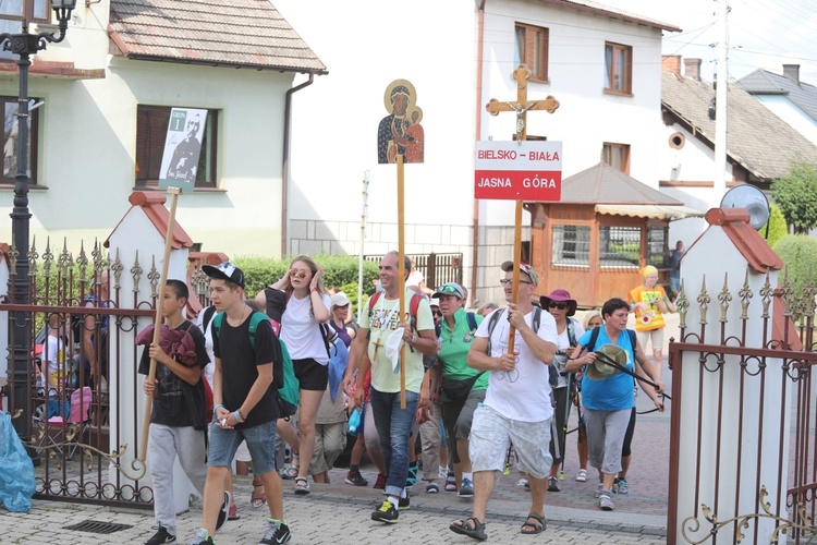 Pielgrzymi hałcnowscy w gościnie w Bielanach - 2019