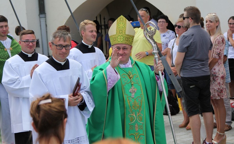 Oczekiwanie na pieszych pielgrzymów jasnogórskich i Msza święta - 2019