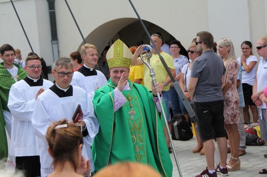 Oczekiwanie na pieszych pielgrzymów jasnogórskich i Msza święta - 2019