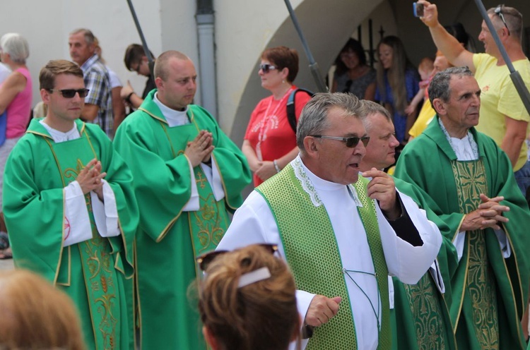 Oczekiwanie na pieszych pielgrzymów jasnogórskich i Msza święta - 2019