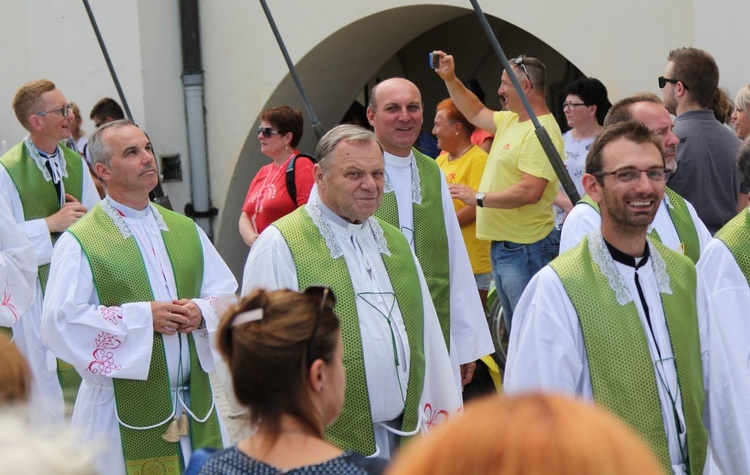 Oczekiwanie na pieszych pielgrzymów jasnogórskich i Msza święta - 2019