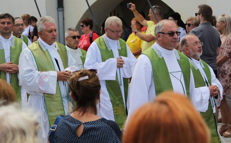 Oczekiwanie na pieszych pielgrzymów jasnogórskich i Msza święta - 2019