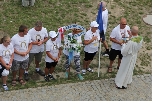 Oczekiwanie na pieszych pielgrzymów jasnogórskich i Msza święta - 2019