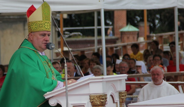 Oczekiwanie na pieszych pielgrzymów jasnogórskich i Msza święta - 2019