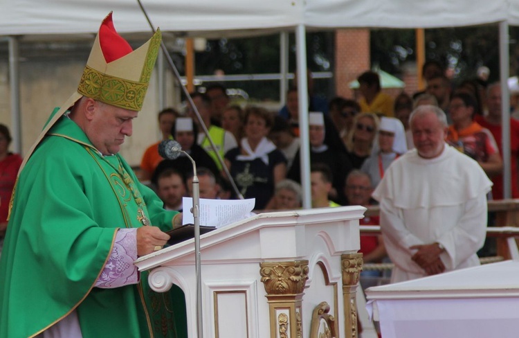 Oczekiwanie na pieszych pielgrzymów jasnogórskich i Msza święta - 2019