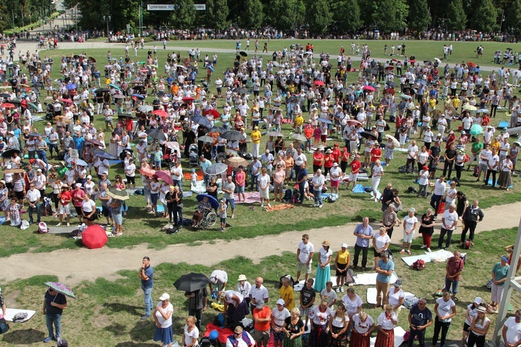 Oczekiwanie na pieszych pielgrzymów jasnogórskich i Msza święta - 2019