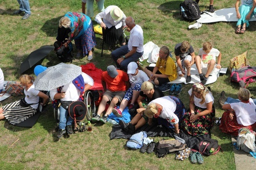 Oczekiwanie na pieszych pielgrzymów jasnogórskich i Msza święta - 2019