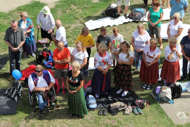 Oczekiwanie na pieszych pielgrzymów jasnogórskich i Msza święta - 2019