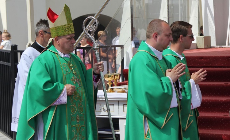 Oczekiwanie na pieszych pielgrzymów jasnogórskich i Msza święta - 2019