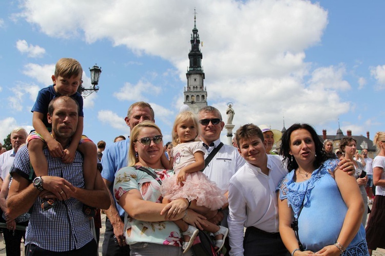 Oczekiwanie na pieszych pielgrzymów jasnogórskich i Msza święta - 2019