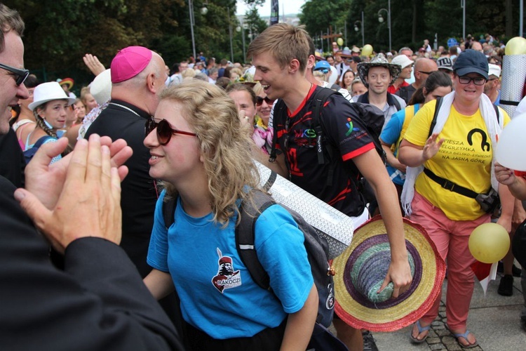 Powitanie 28. Pielgrzymki Diecezji Bielsko-Żywieckiej - grupy hałcnowskie na Jasnej Górze - 2019; cz. 1