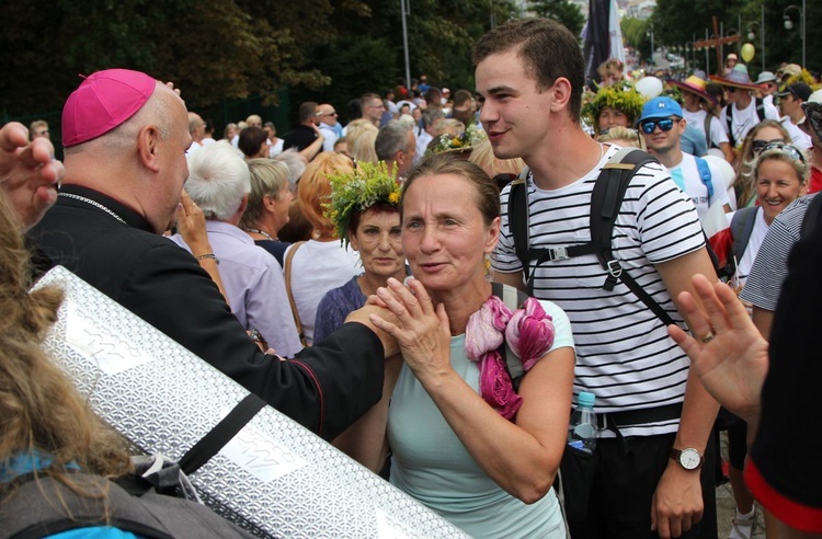 Powitanie 28. Pielgrzymki Diecezji Bielsko-Żywieckiej - grupy hałcnowskie na Jasnej Górze - 2019; cz. 1